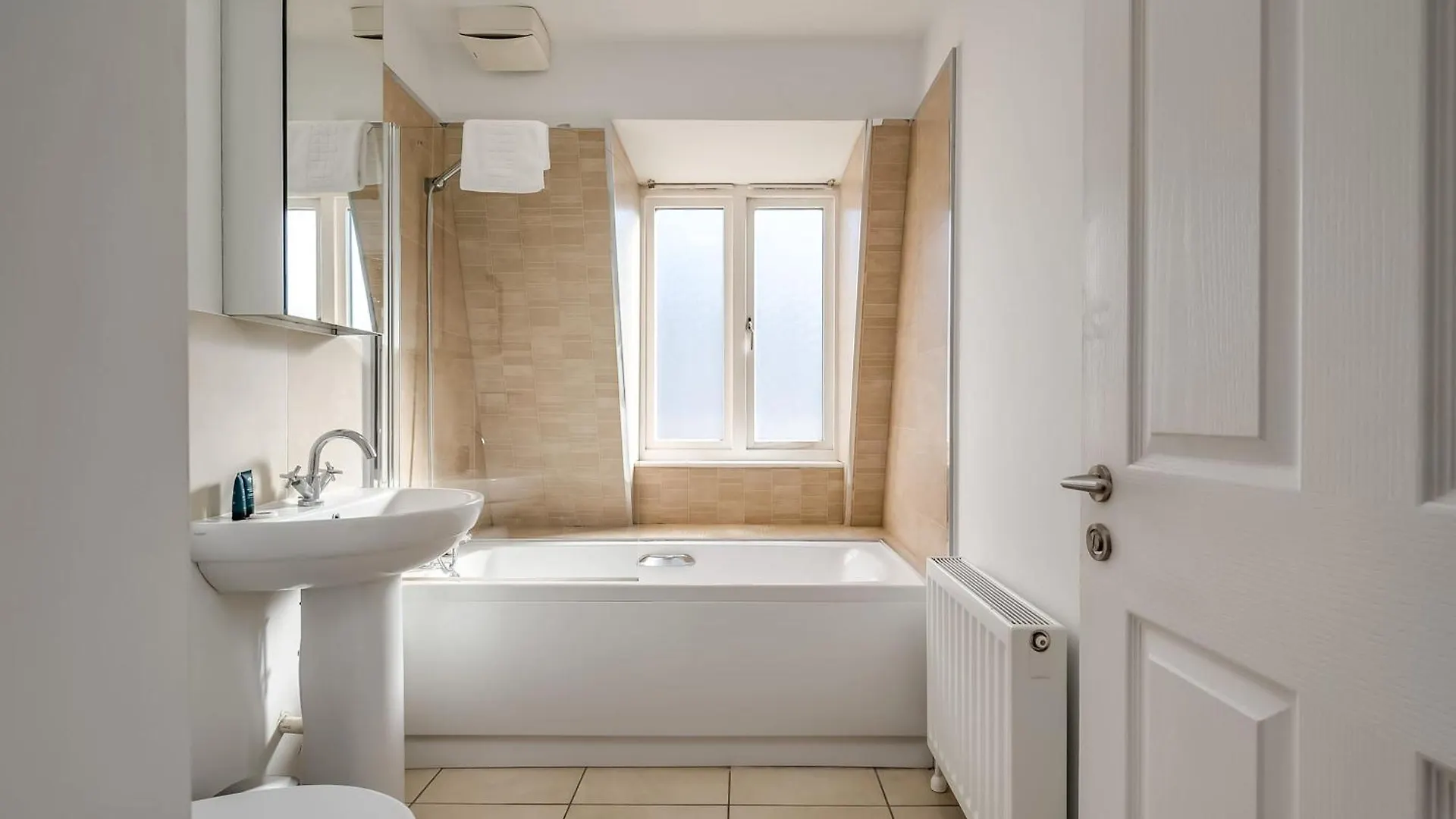 Central Belfast Apartments - The Cathedral Loft