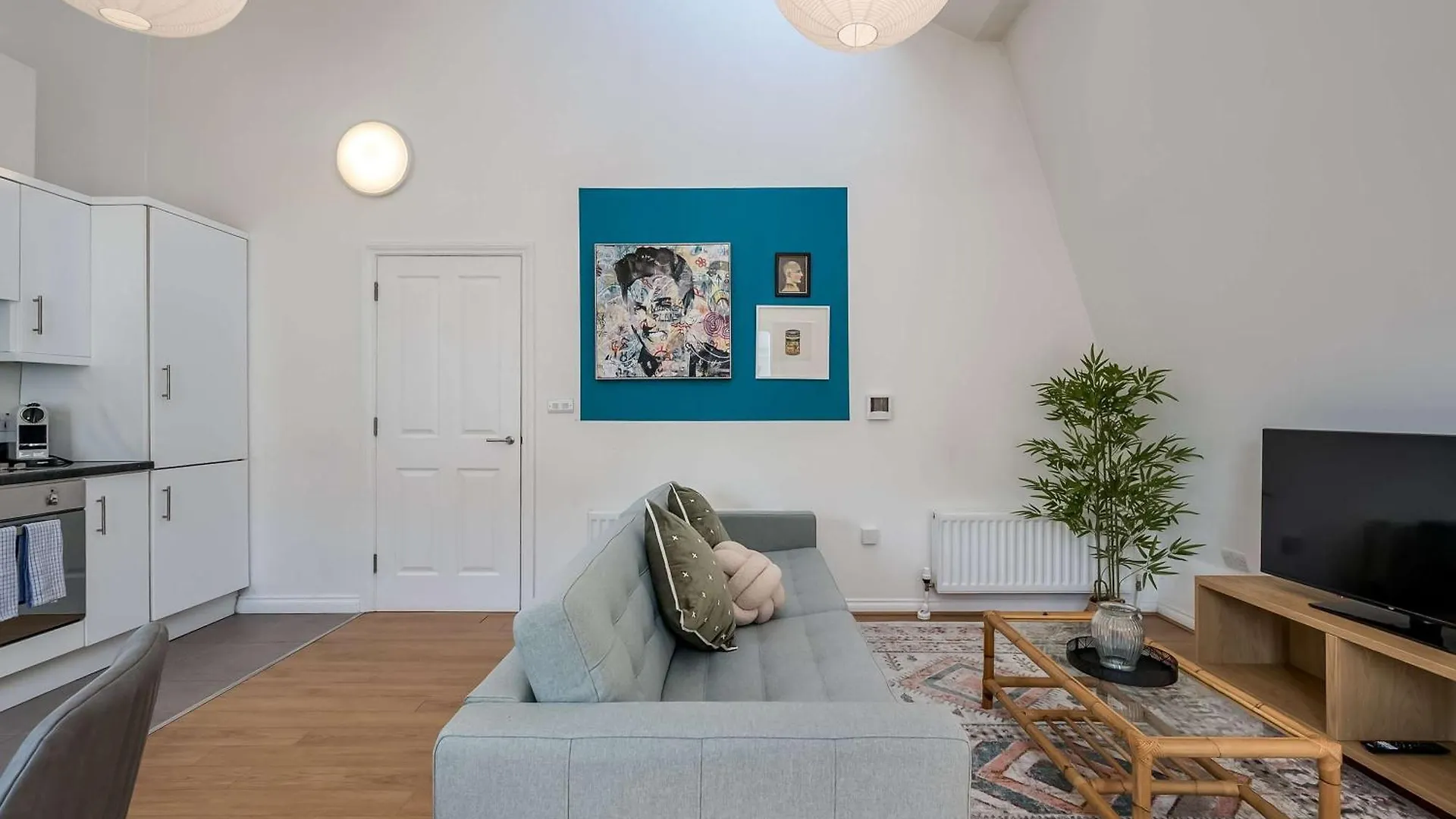 Central Belfast Apartments - The Cathedral Loft