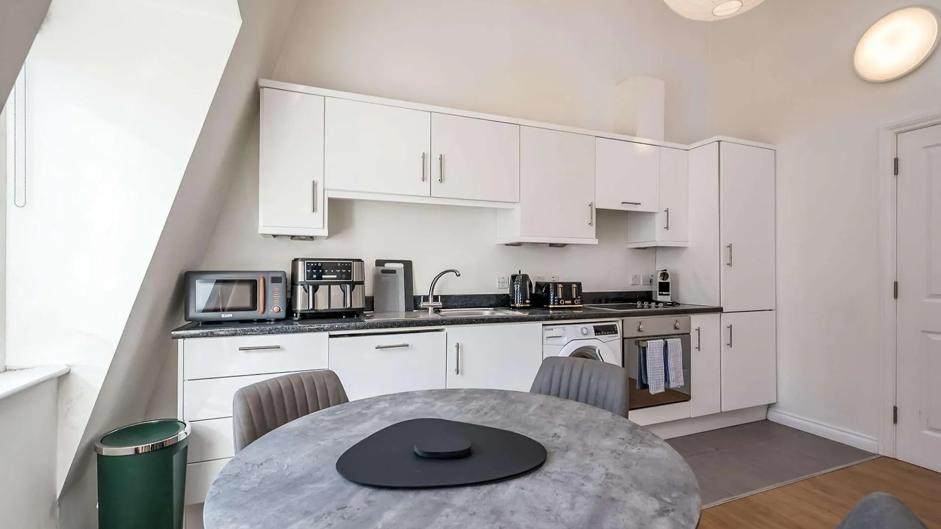 Central Belfast Apartments - The Cathedral Loft