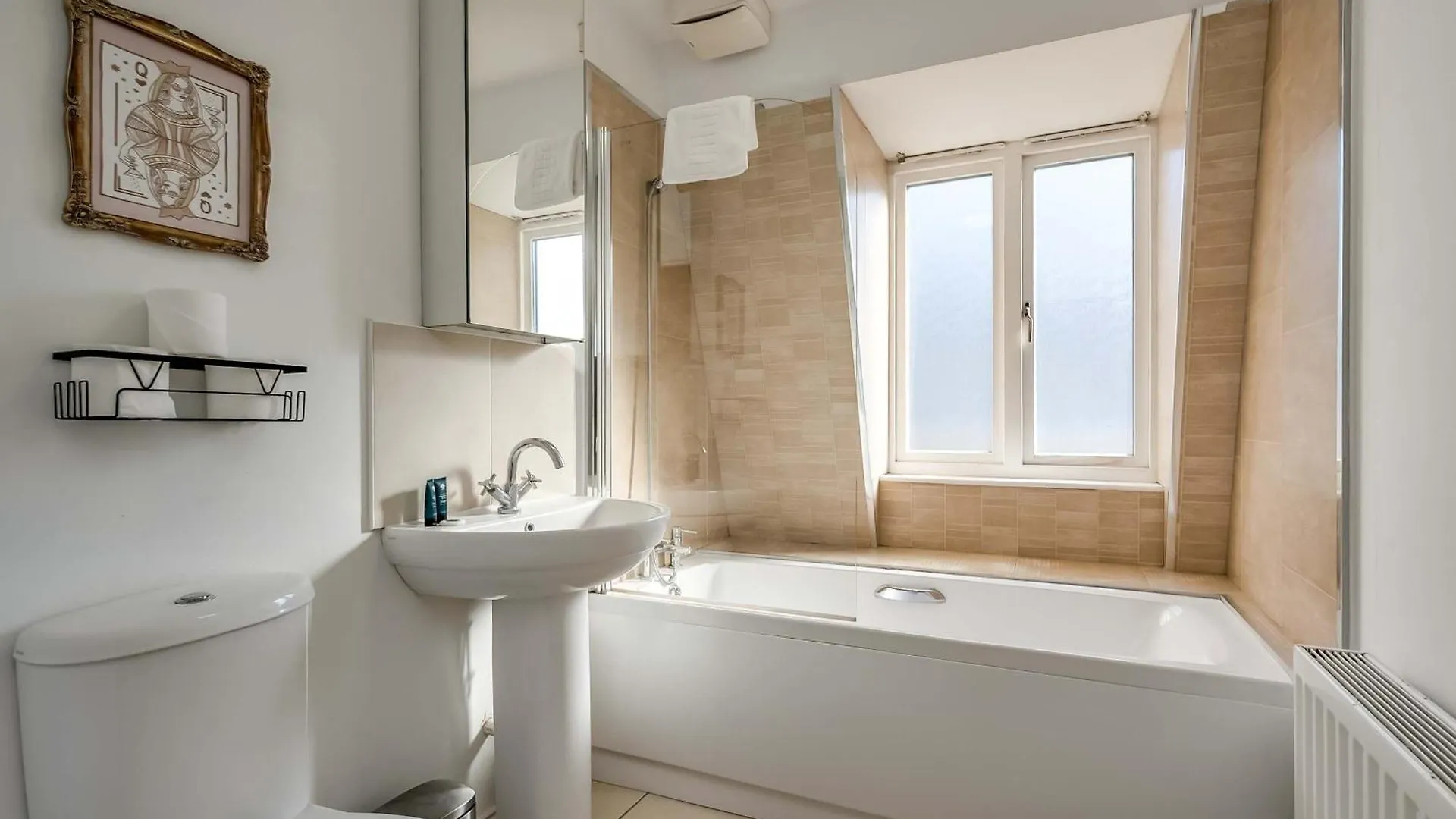 Central Belfast Apartments - The Cathedral Loft 0*,
