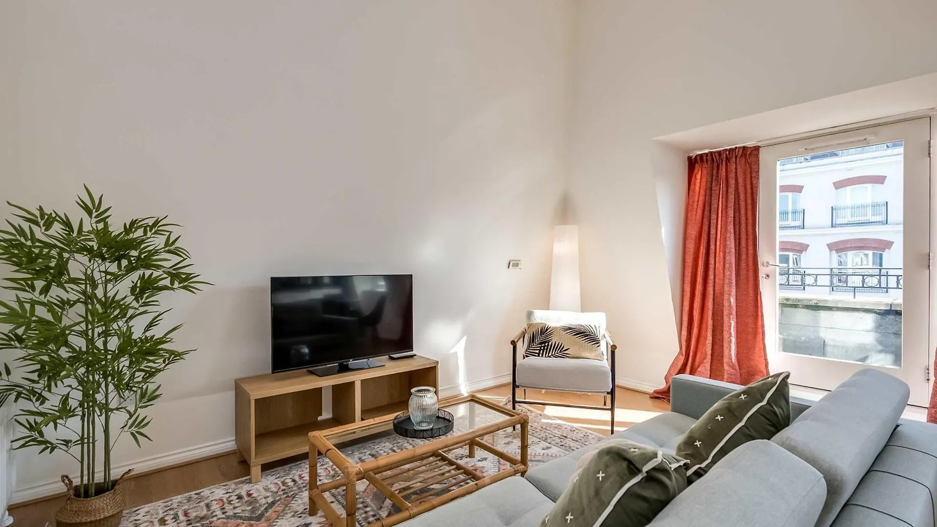 Central Belfast Apartments - The Cathedral Loft
