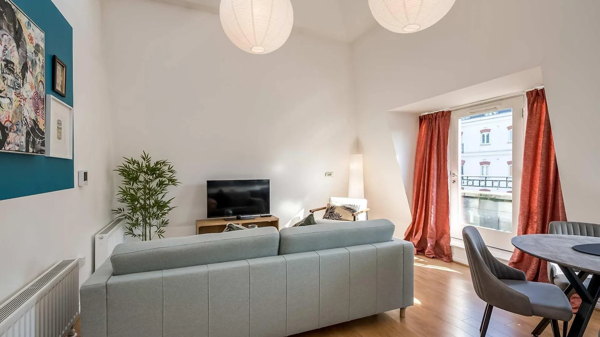 Central Belfast Apartments - The Cathedral Loft